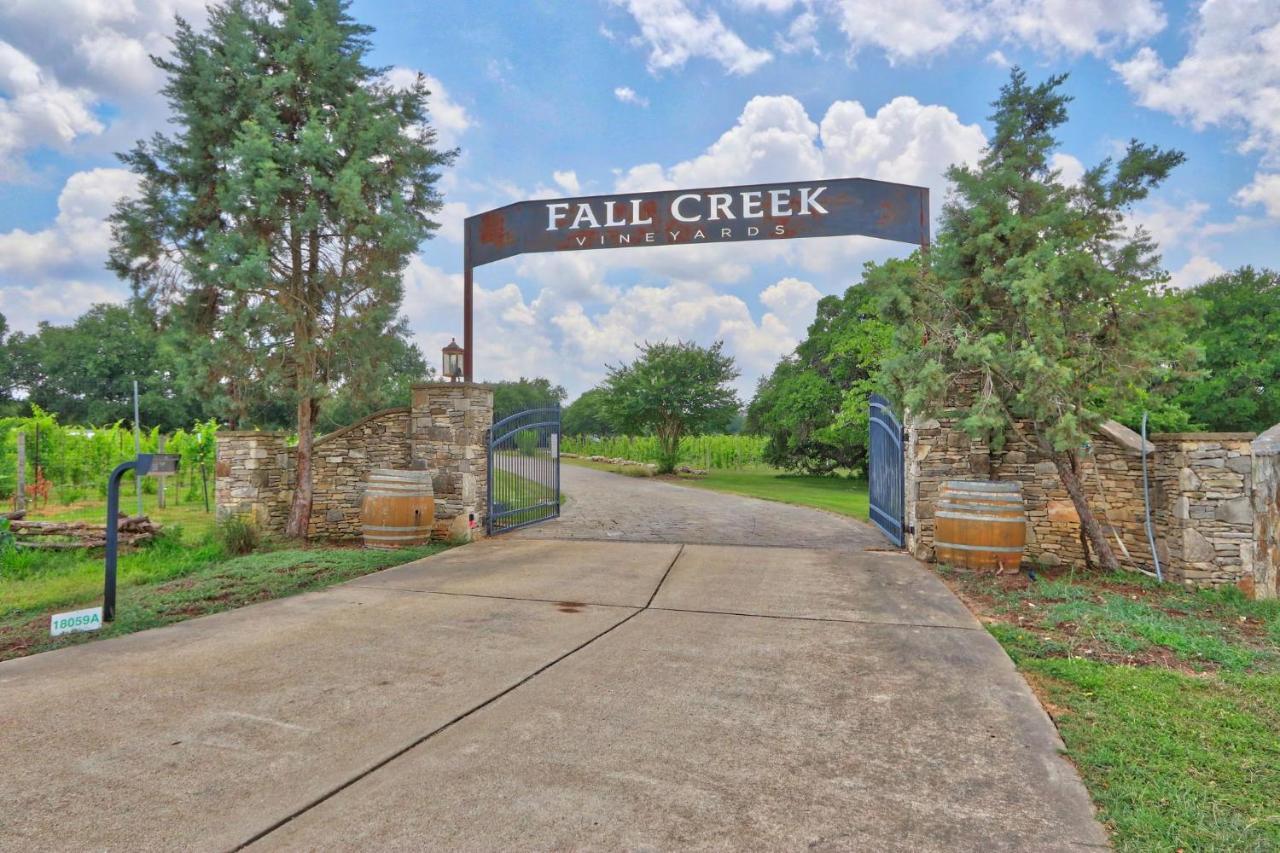 Fall Creek Vineyards Chardonnay Room Driftwood Exterior photo