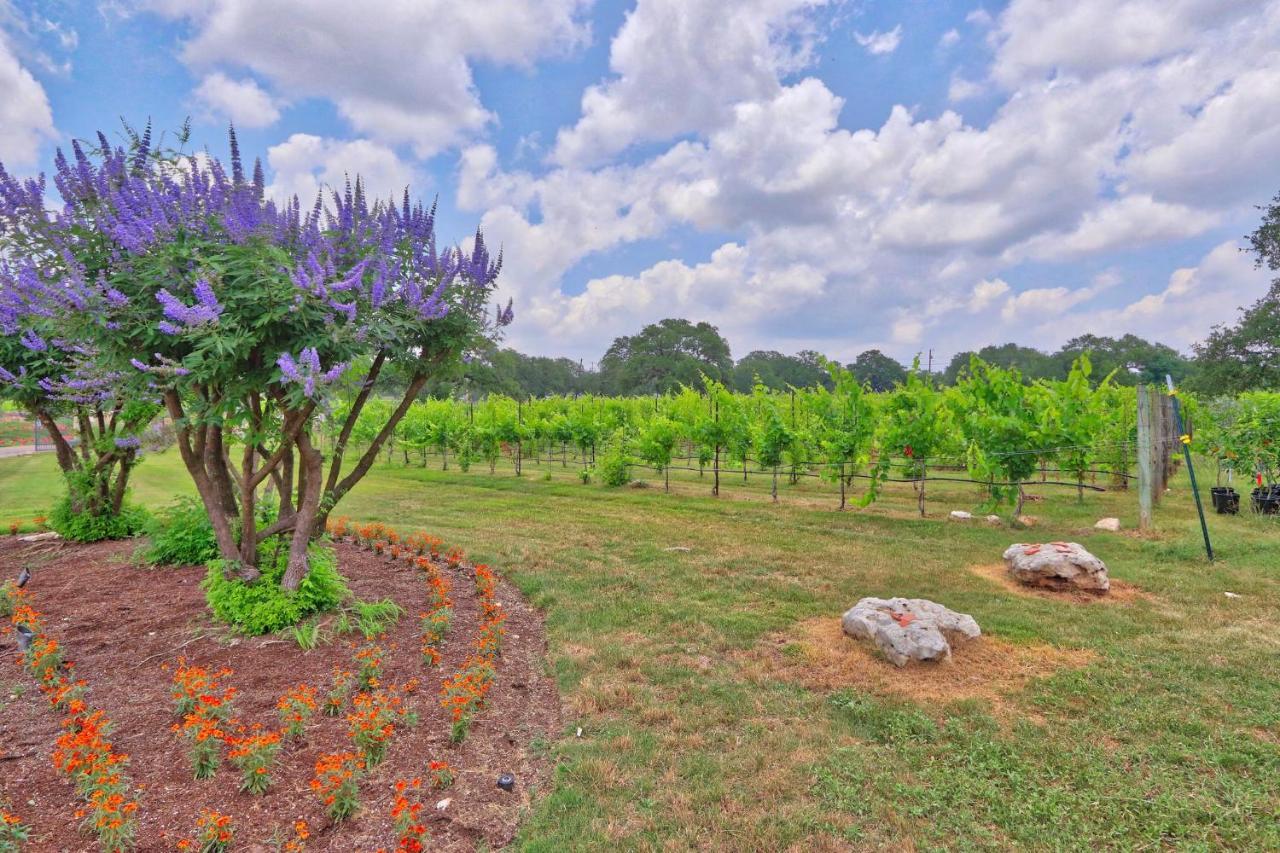 Fall Creek Vineyards Chardonnay Room Driftwood Exterior photo