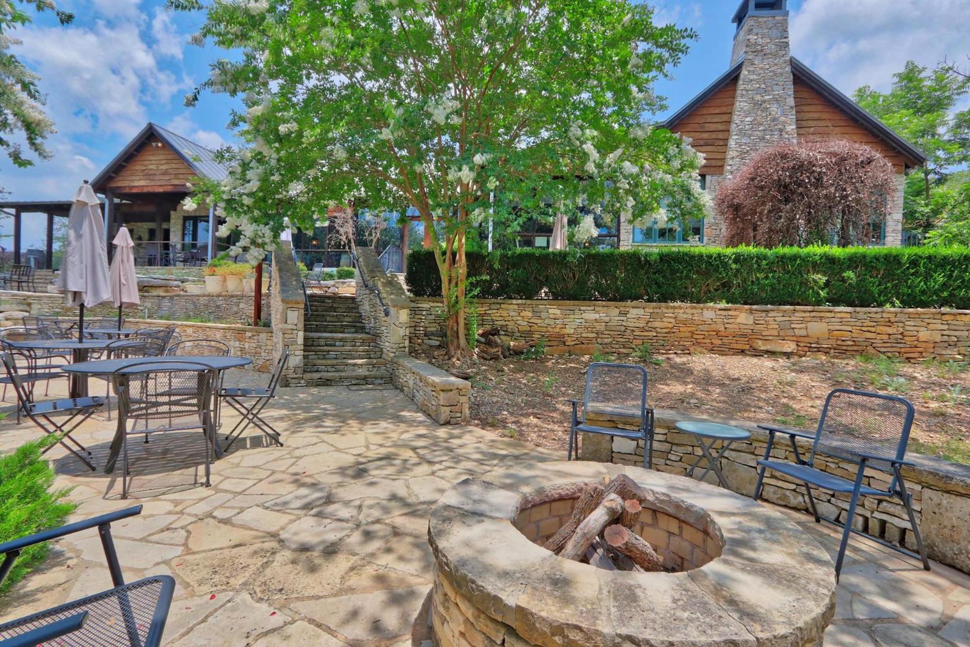 Fall Creek Vineyards Chardonnay Room Driftwood Exterior photo
