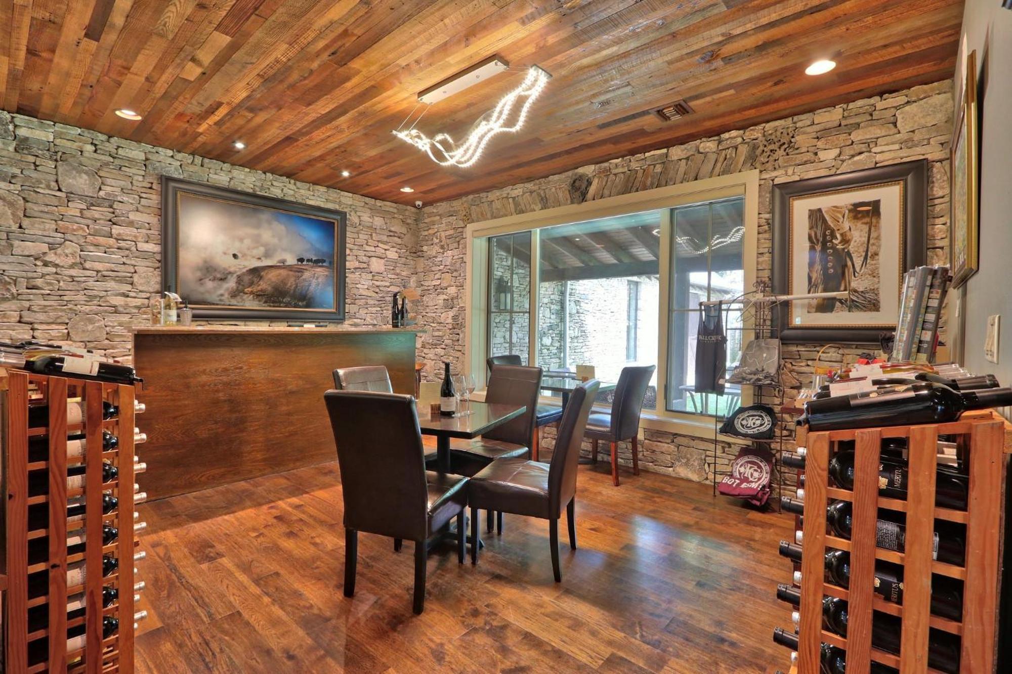 Fall Creek Vineyards Chardonnay Room Driftwood Exterior photo